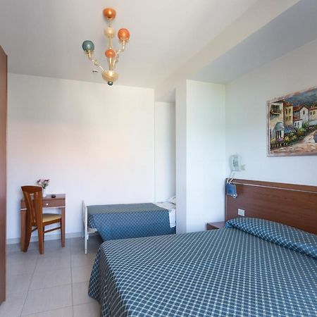 Hotel Abruzzo Pineto Exterior photo