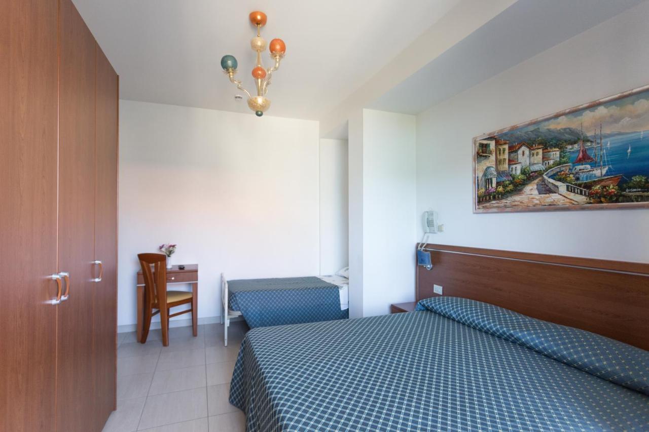 Hotel Abruzzo Pineto Exterior photo
