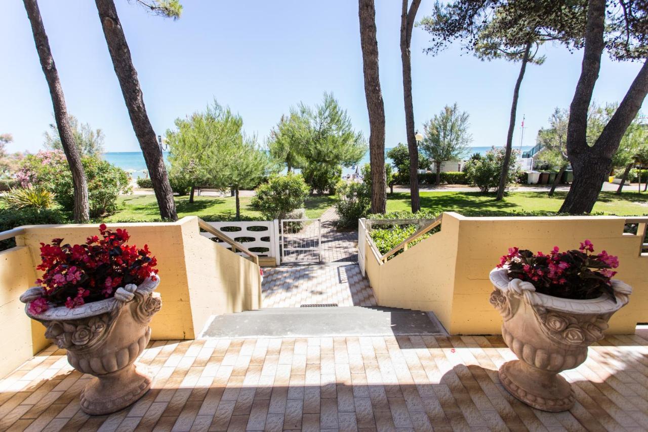 Hotel Abruzzo Pineto Exterior photo