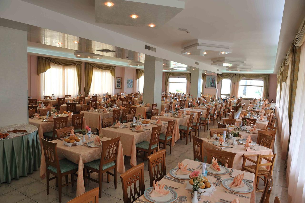 Hotel Abruzzo Pineto Exterior photo