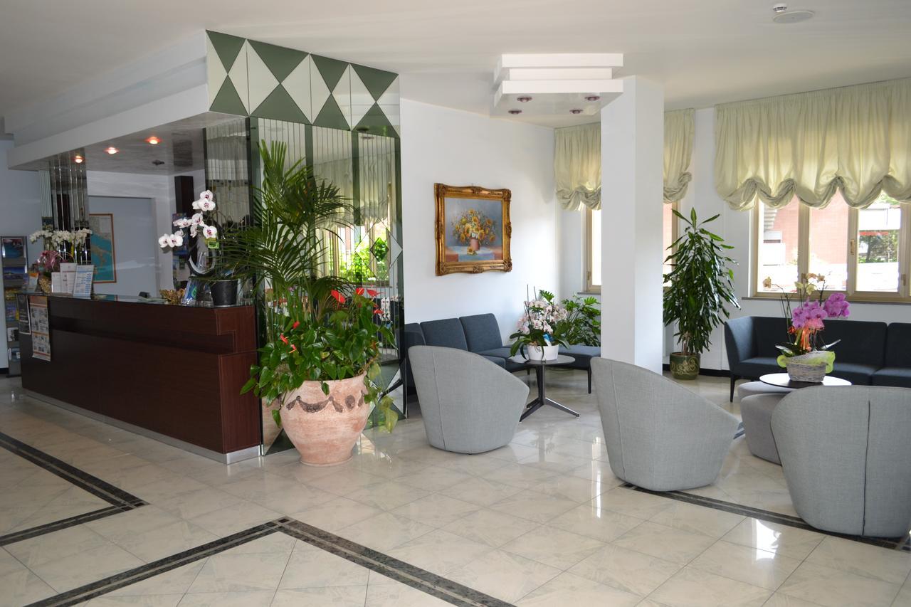 Hotel Abruzzo Pineto Exterior photo